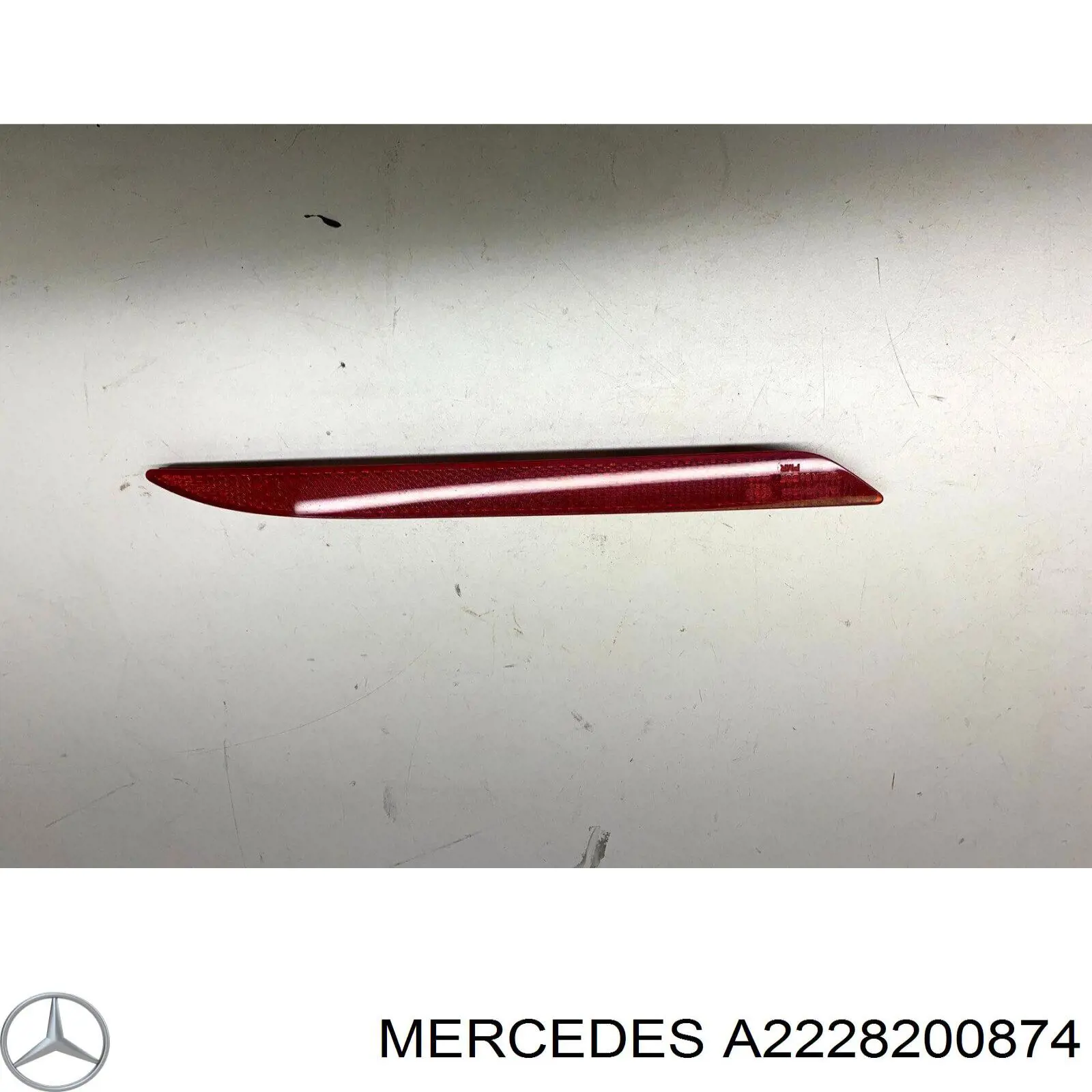 A2228200874 Mercedes Retrorrefletor (refletor) do pára-choque traseiro direito
