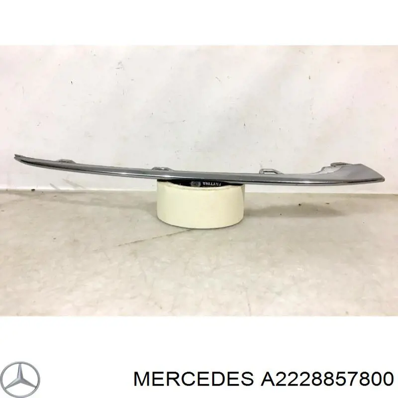 2228857800 Mercedes Placa sobreposta do pára-choque dianteiro