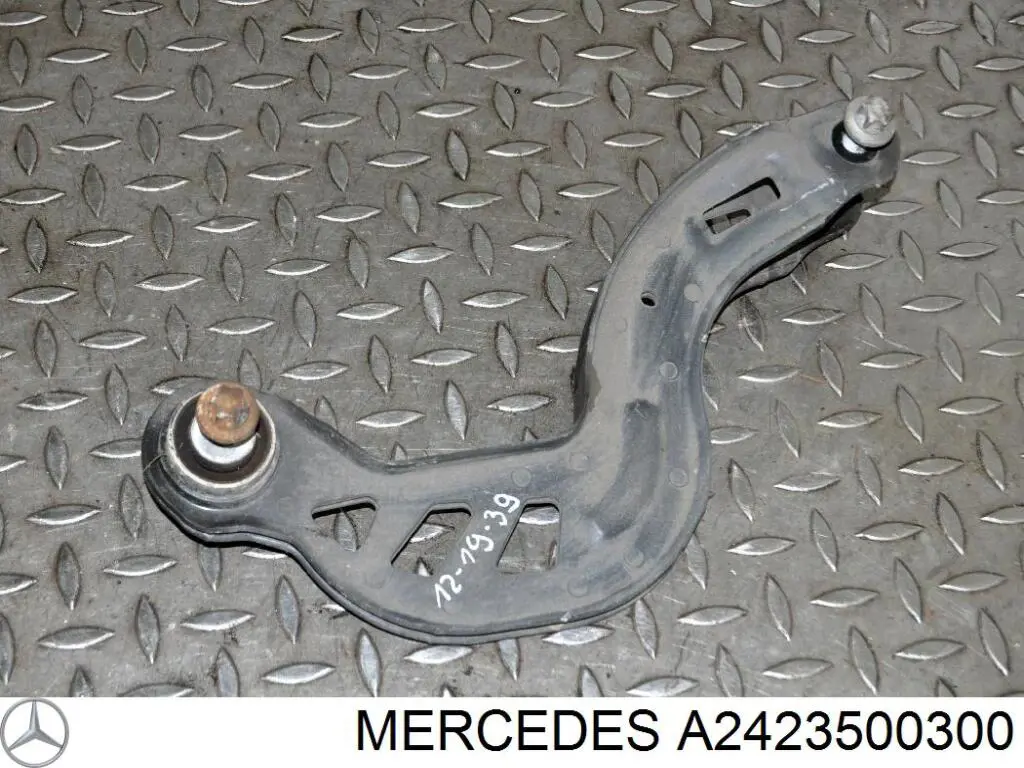 Braço oscilante (tração) longitudinal inferior esquerdo de suspensão traseira Mercedes A2423500300 preço, a partir de 42,56 USD