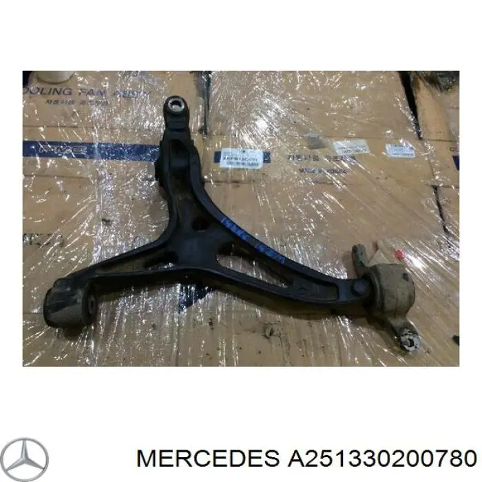 Compre A251330200780 Mercedes Braço oscilante inferior direito de suspensão dianteira