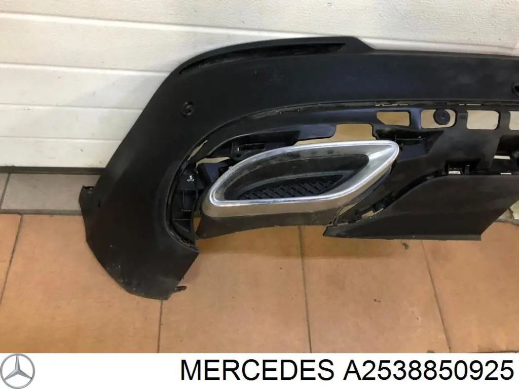 2538850925 Mercedes Pára-choque traseiro