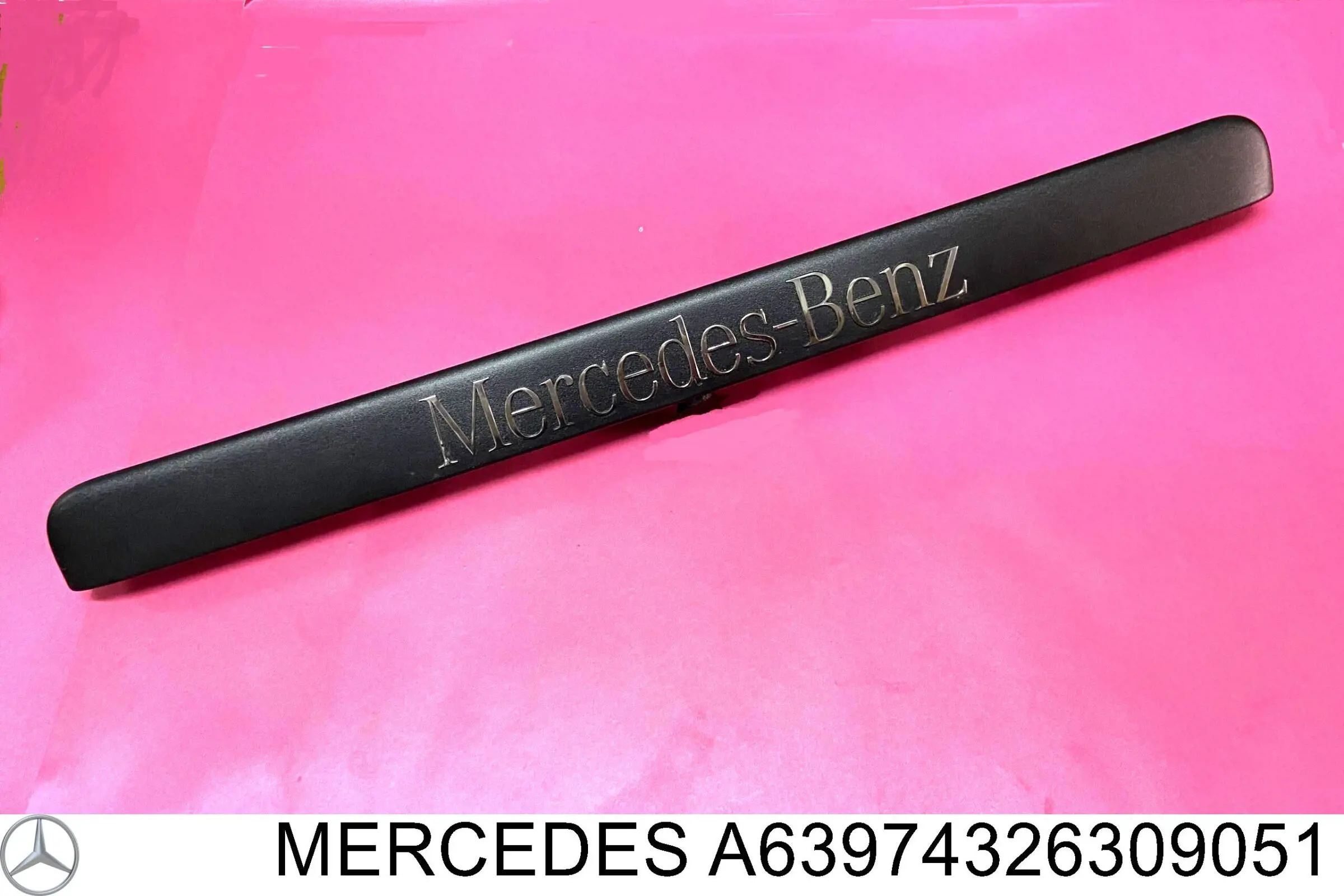 Emblema de tampa de porta-malas (emblema de firma) Mercedes Viano  W639