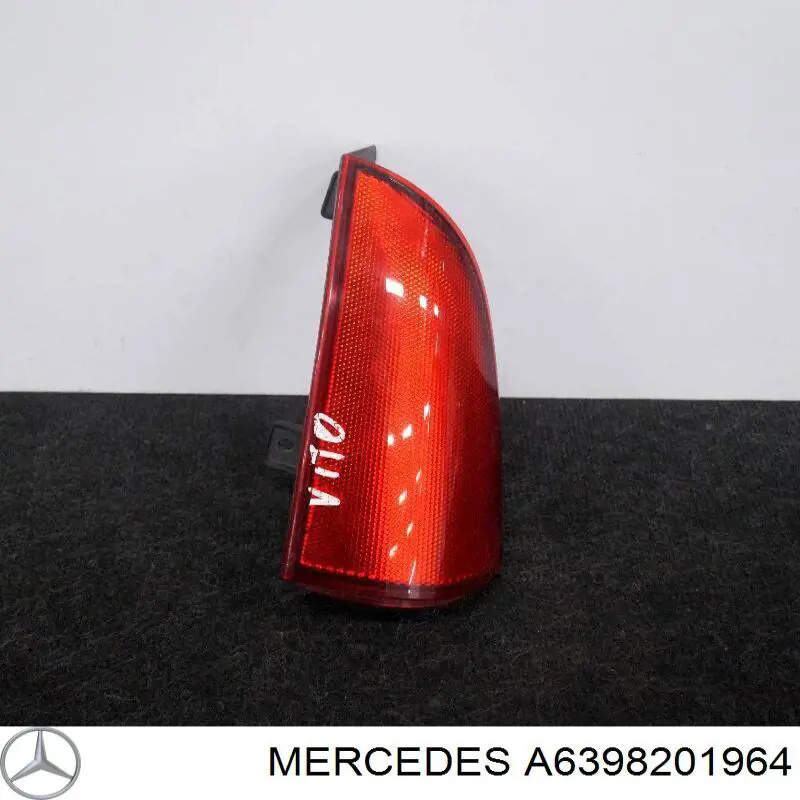 A6398201964 Mercedes Lanterna traseira direita superior