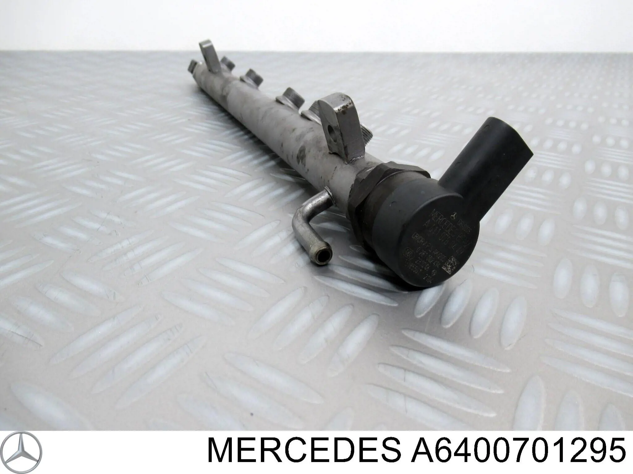 A6400701295 Mercedes Distribuidor de combustível (rampa)