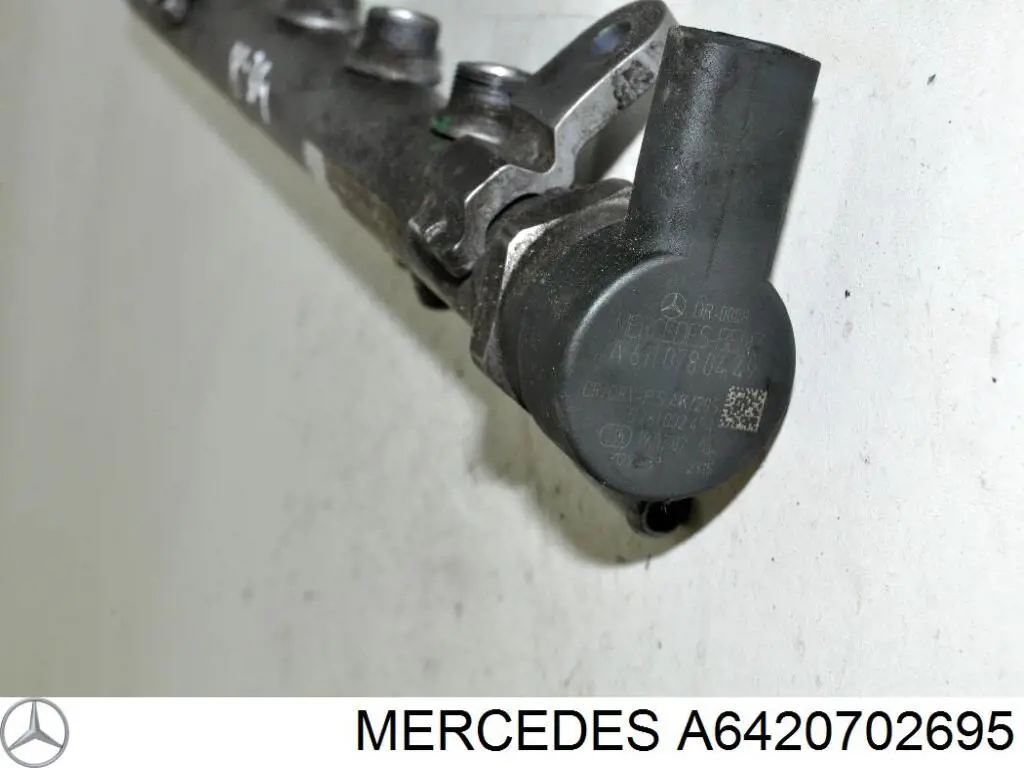 Distribuidor de combustível (rampa) direito Mercedes A6420702695 preço, a partir de 56,21 USD