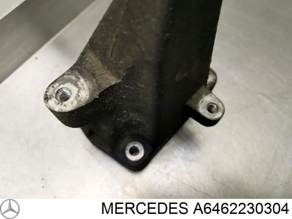 A6462230304 Mercedes Consola de coxim (apoio) direita de motor