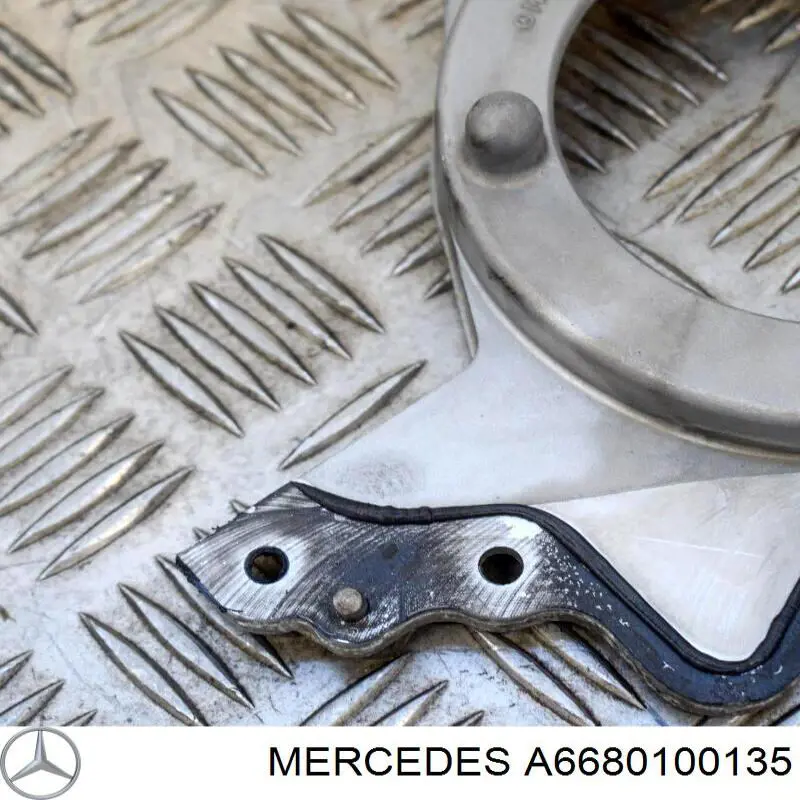 A6680100135 Mercedes Tampa traseira de cabeça de motor (CBC)