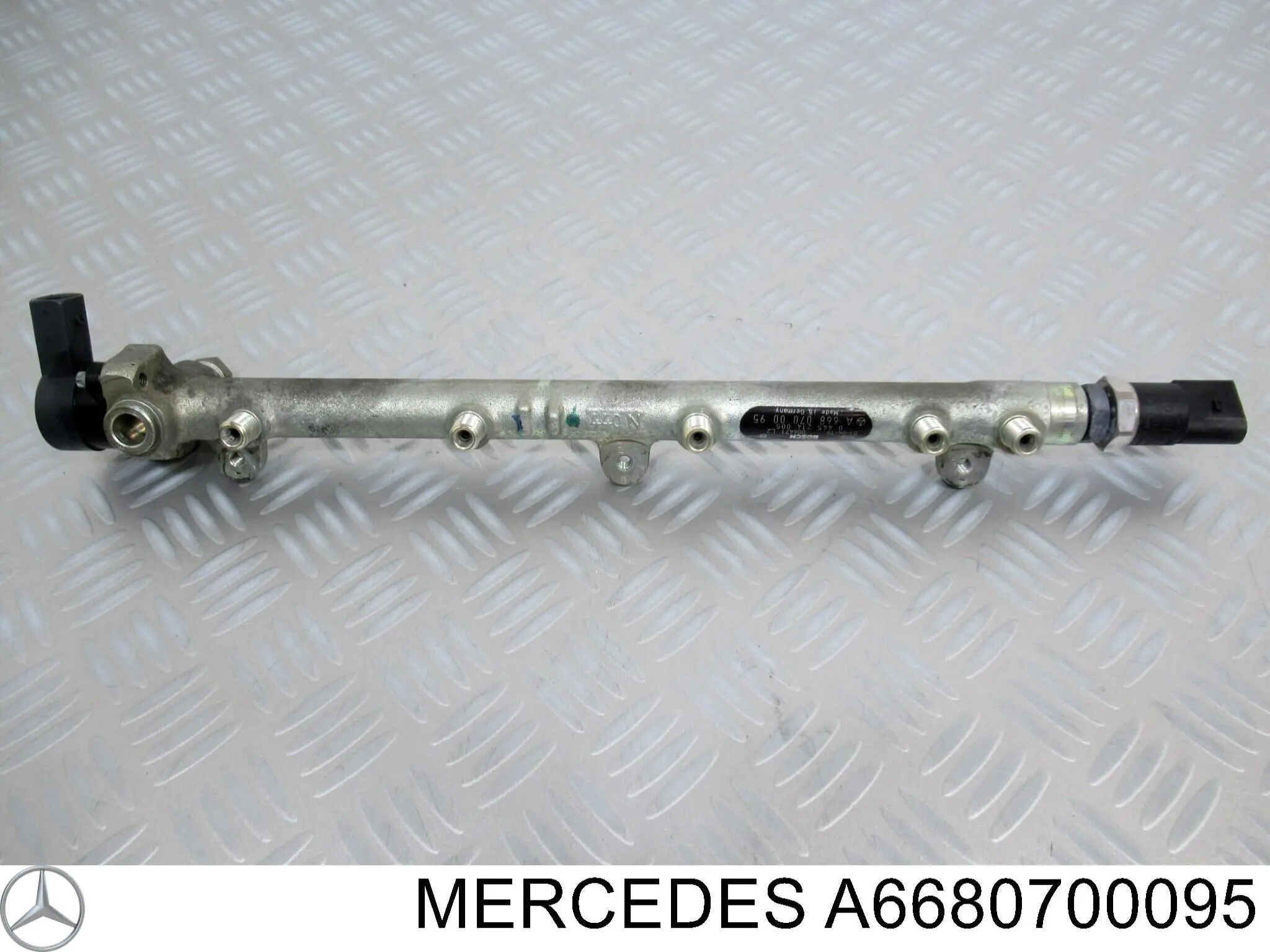 A6680700095 Mercedes Distribuidor de combustível (rampa)