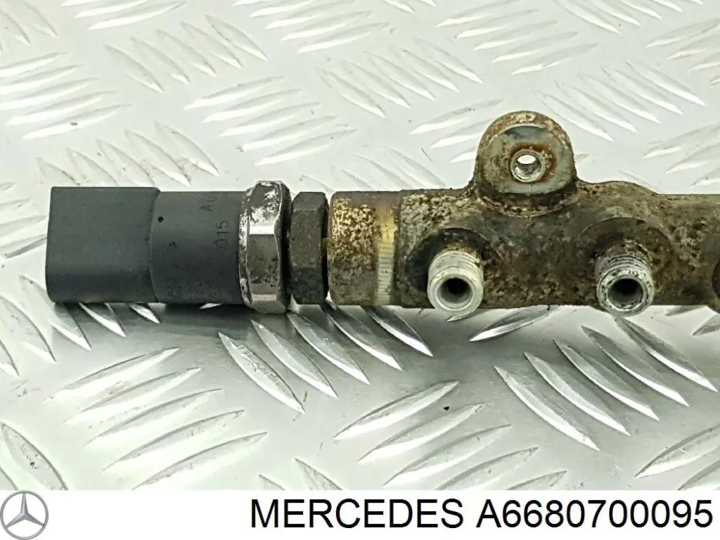 Compre A6680700095 Mercedes Distribuidor de combustível (rampa)