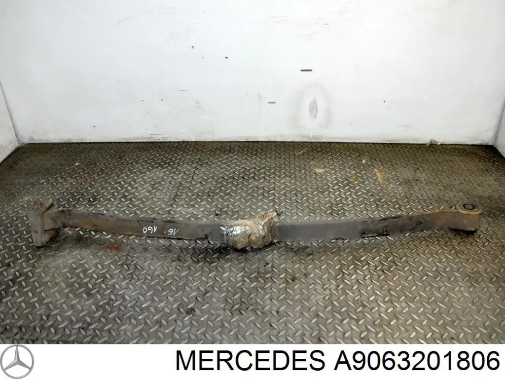 A9063201806 Mercedes Suspensão de lâminas traseiro