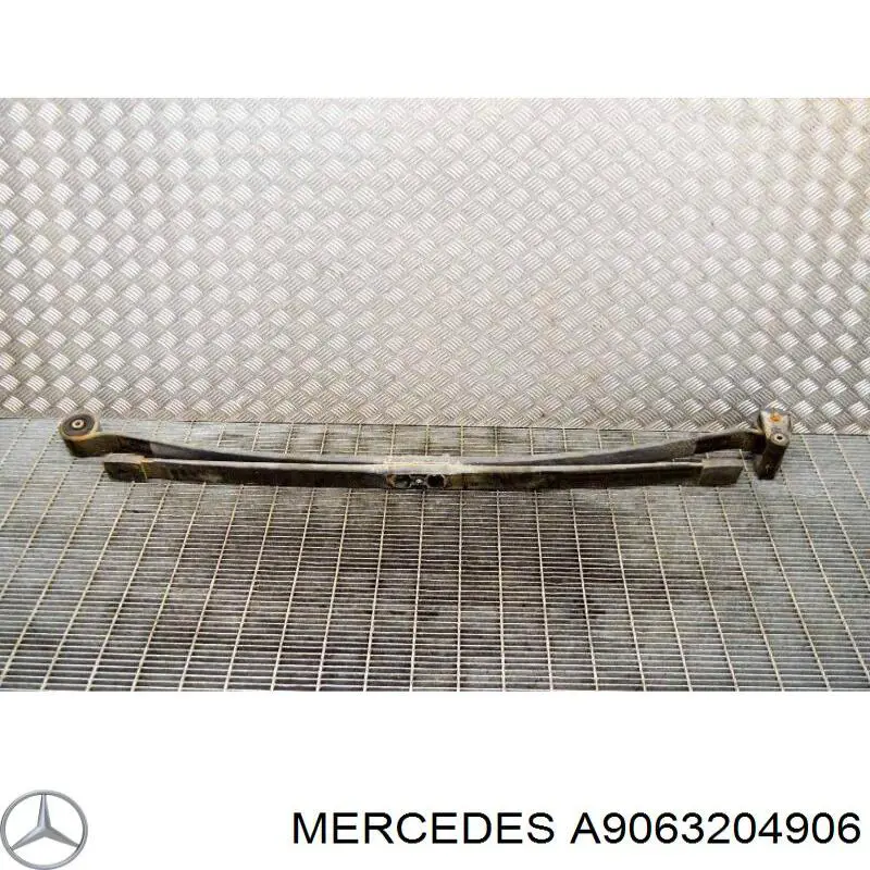 A9063204906 Mercedes Suspensão de lâminas traseiro