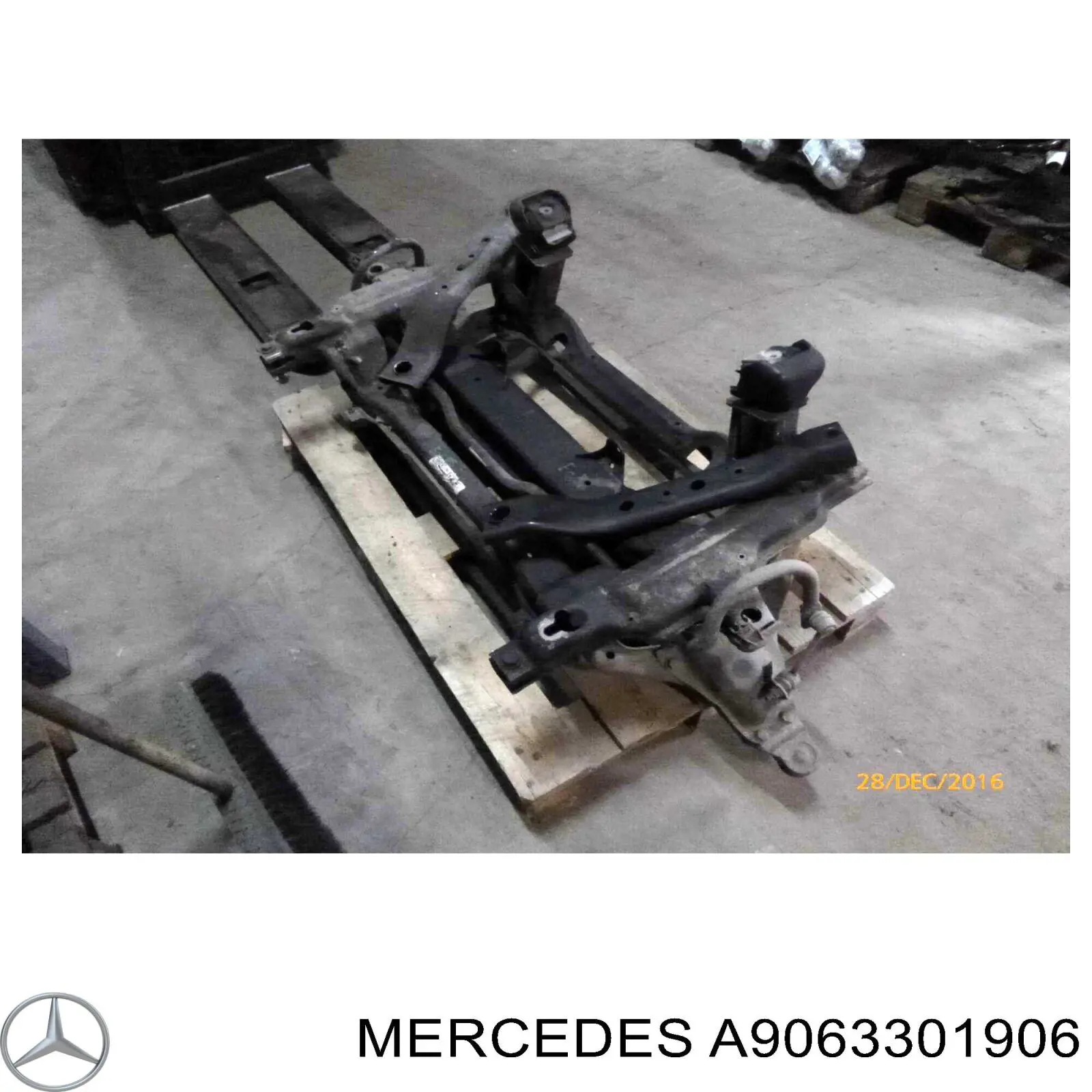 A9063305106 Mercedes Viga de suspensão dianteira (plataforma veicular)
