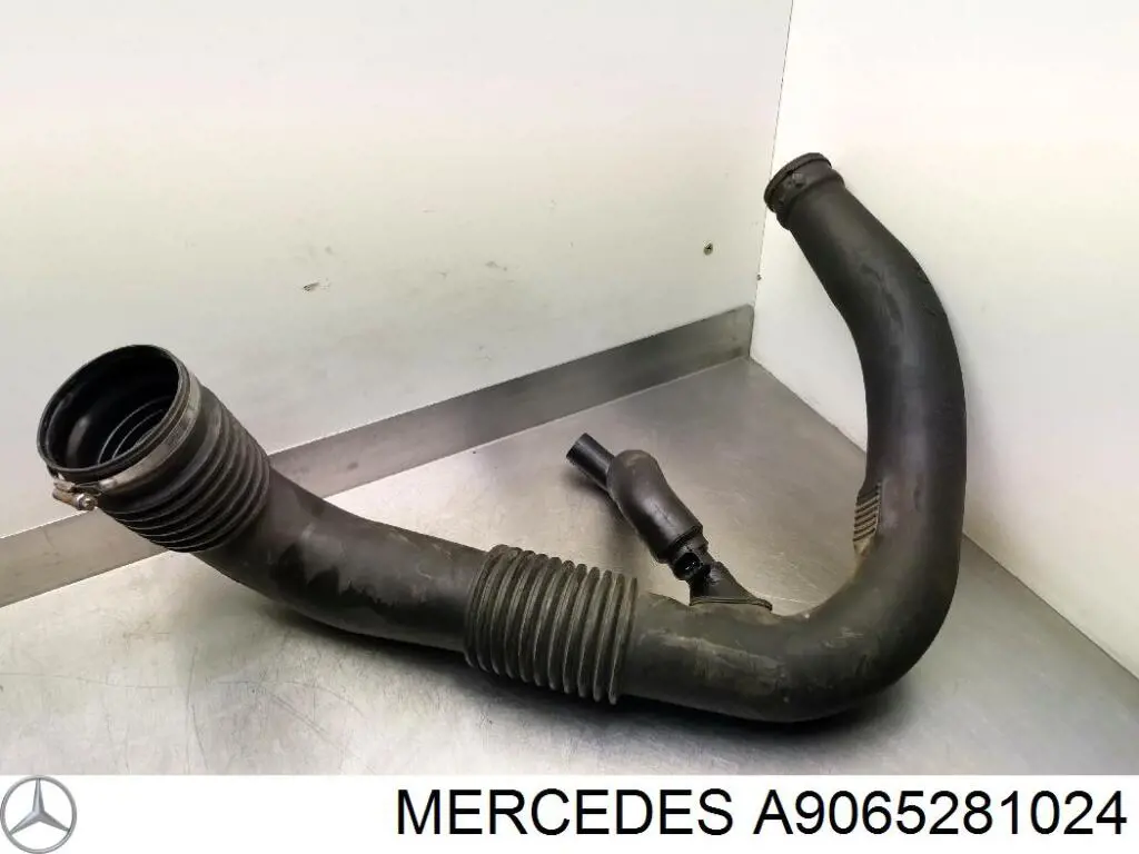 9065281024 Mercedes Cano derivado de ar, saída de filtro de ar