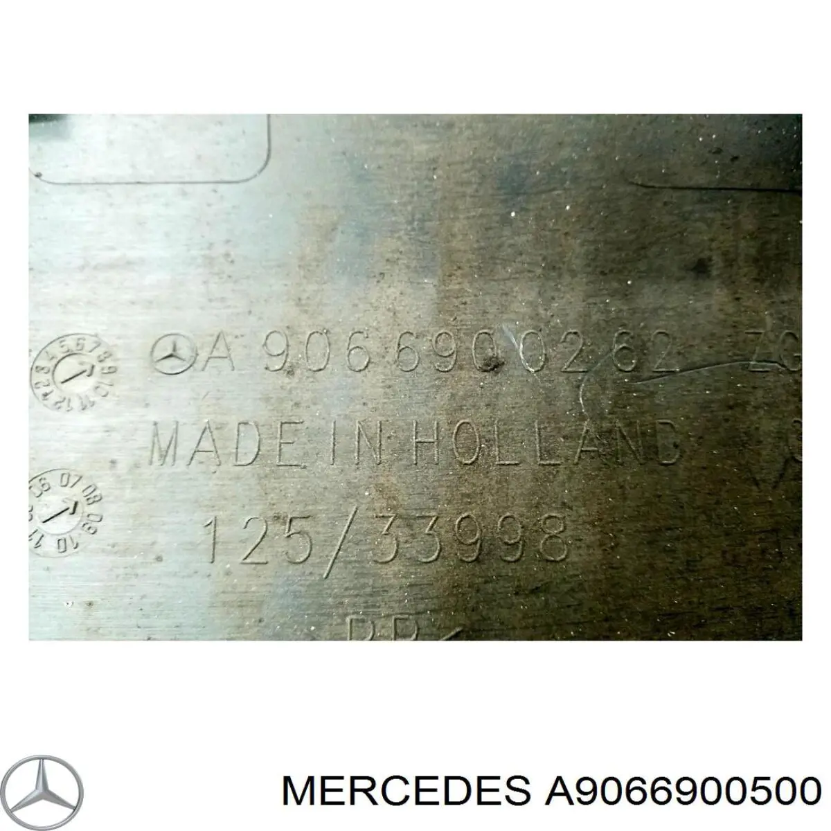 Moldura da porta dianteira direita inferior A9066900500 Mercedes