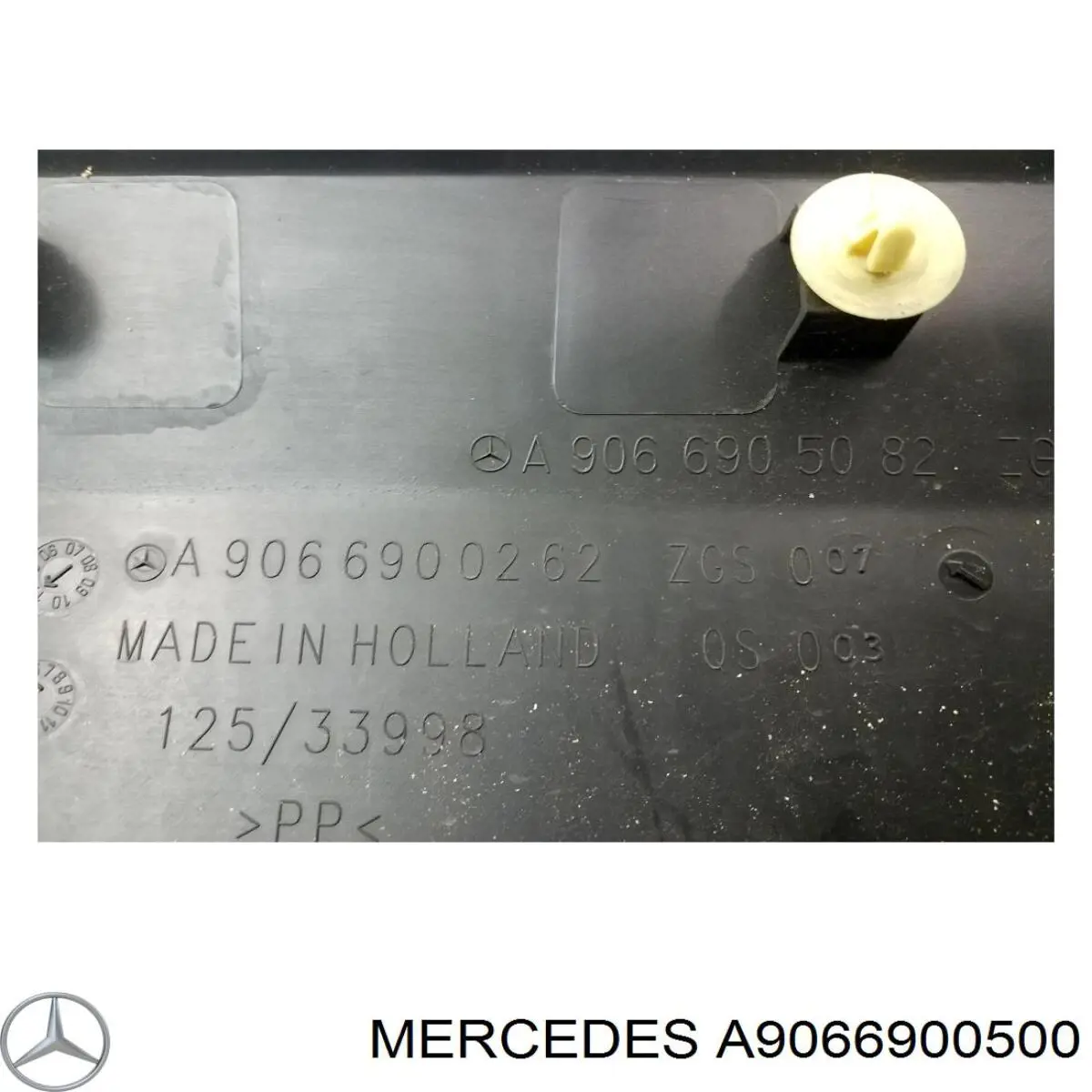 Compre A9066900500 Mercedes Moldura da porta dianteira direita inferior