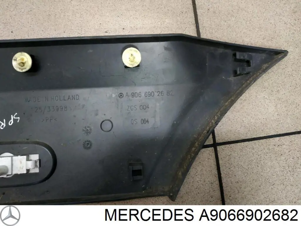 Moldura do pára-lama traseiro direito Mercedes A9066902682 preço, a partir de 79,05 USD