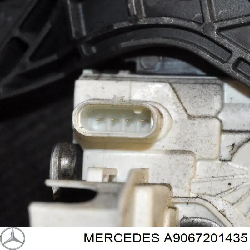 Compre A9067201435 Mercedes Fecho da porta dianteira esquerda