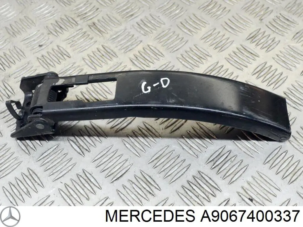 A9067400337 Mercedes Gozno direito inferior da porta traseira (batente)