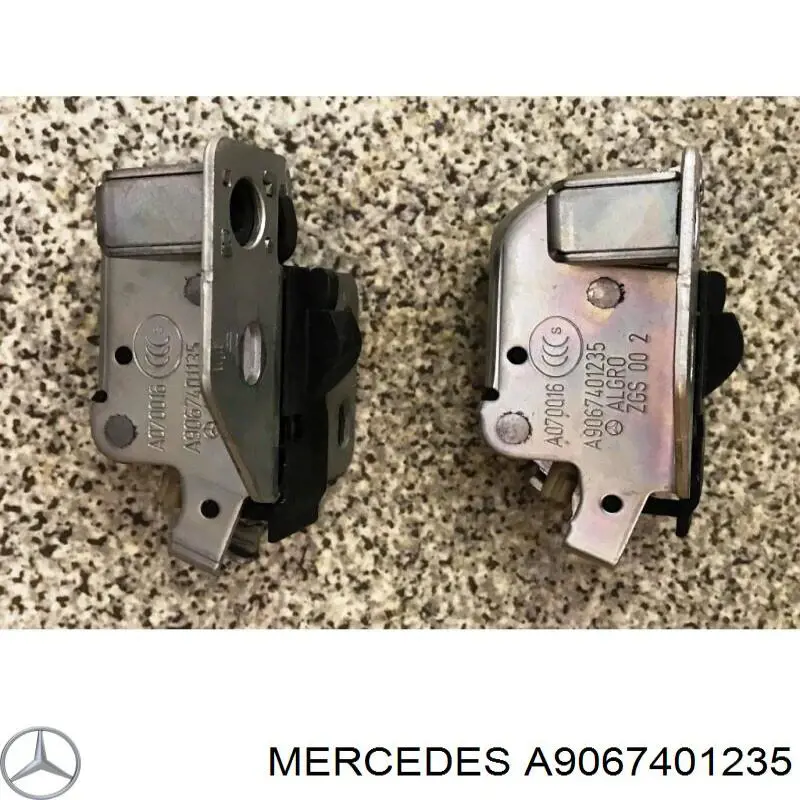 9067401235 Mercedes Fecho inferior da porta traseira esquerda batente