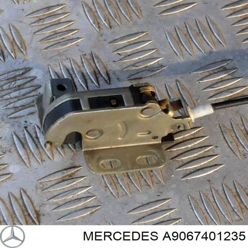Fecho inferior da porta traseira esquerda batente A9067401235 VAG
