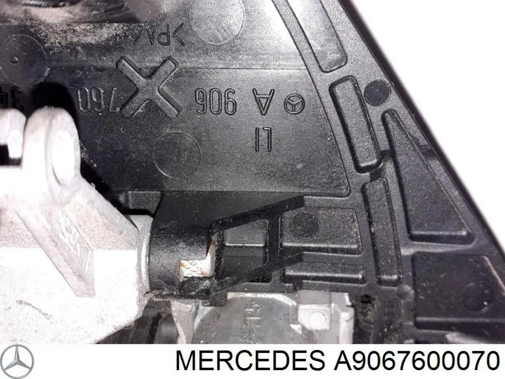 A9067600070 Mercedes Maçaneta externa da porta dianteira