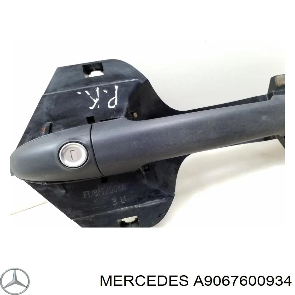 Compre 9067600934 Mercedes Suporte de maçaneta externa da porta dianteira esquerda