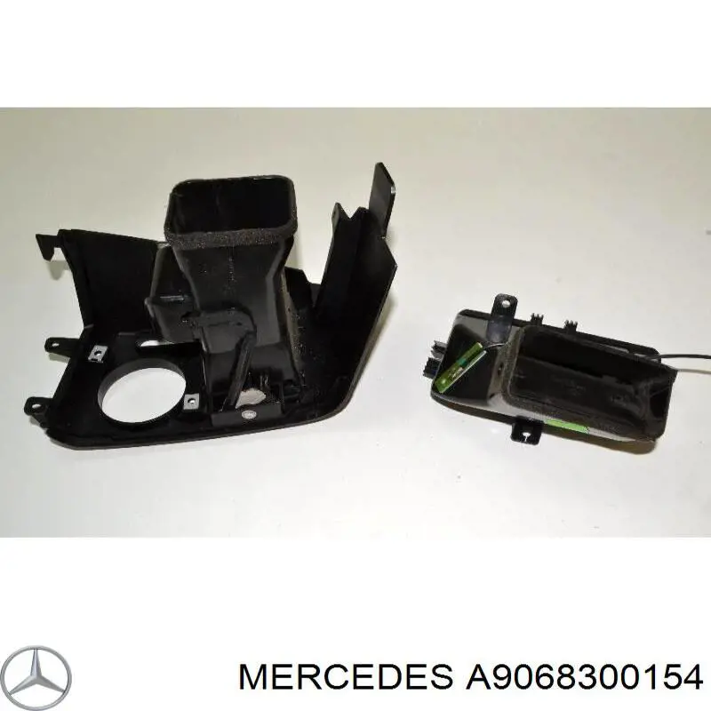 Compre 9068300154 Mercedes Grelha direita de ventilação de salão no "painel de instrumentos"