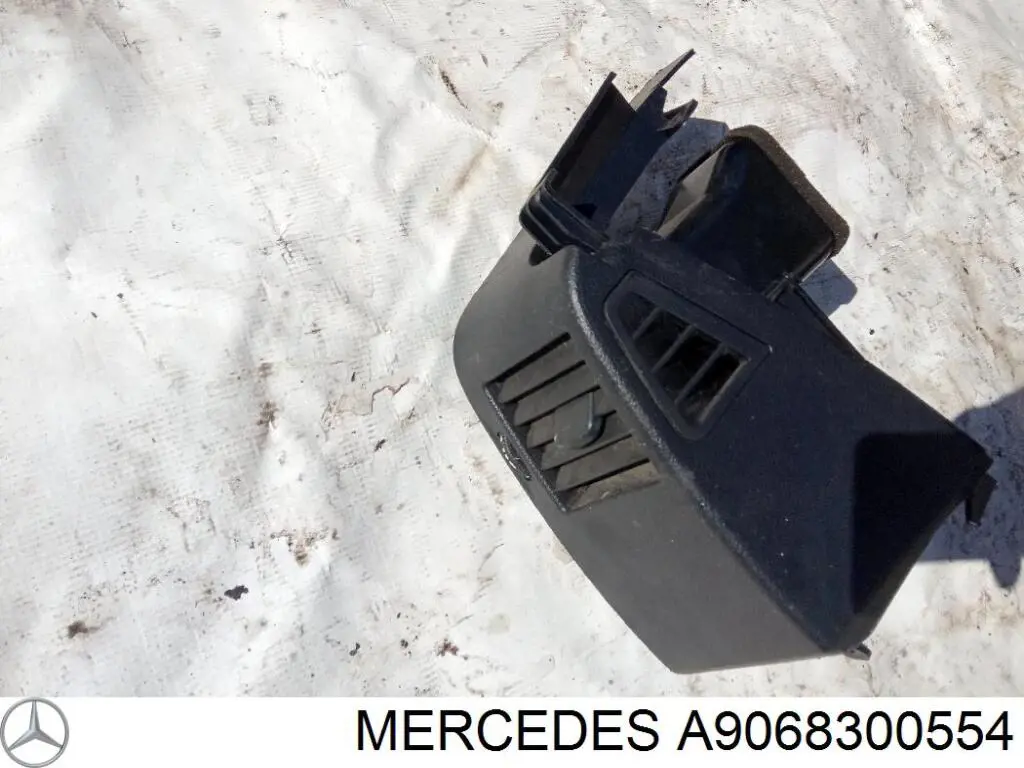 A9068300554 Mercedes Grelha direita de ventilação de salão no "painel de instrumentos"