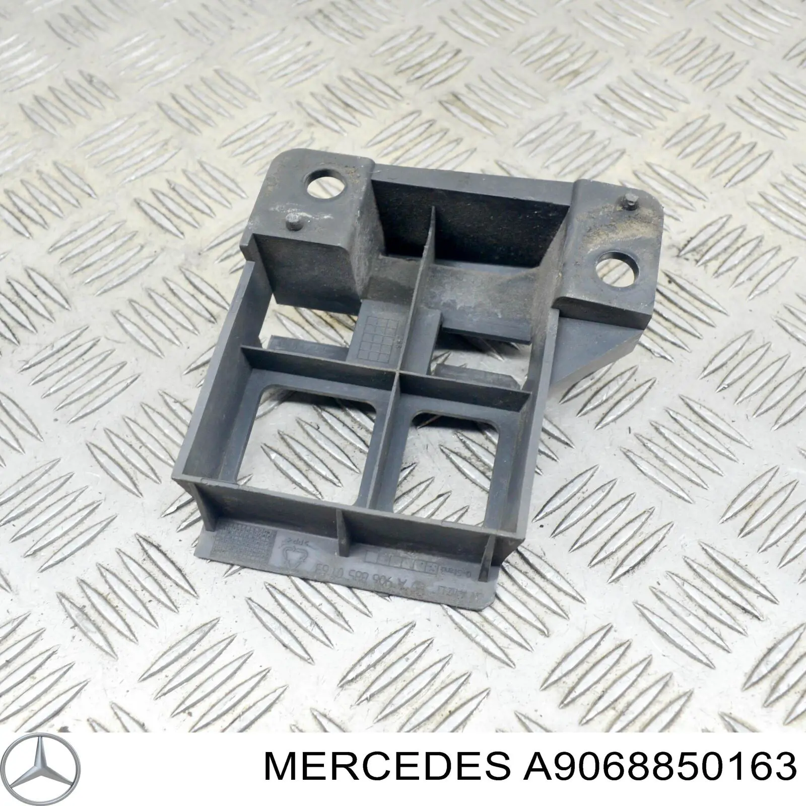 Consola do pára-choque dianteiro esquerdo Mercedes A9068850163 preço, a partir de 12,69 USD