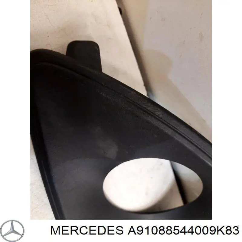 A91088544009K83 Mercedes Tampão (grelha) das luzes de nevoeiro do pára-choque dianteiro direito