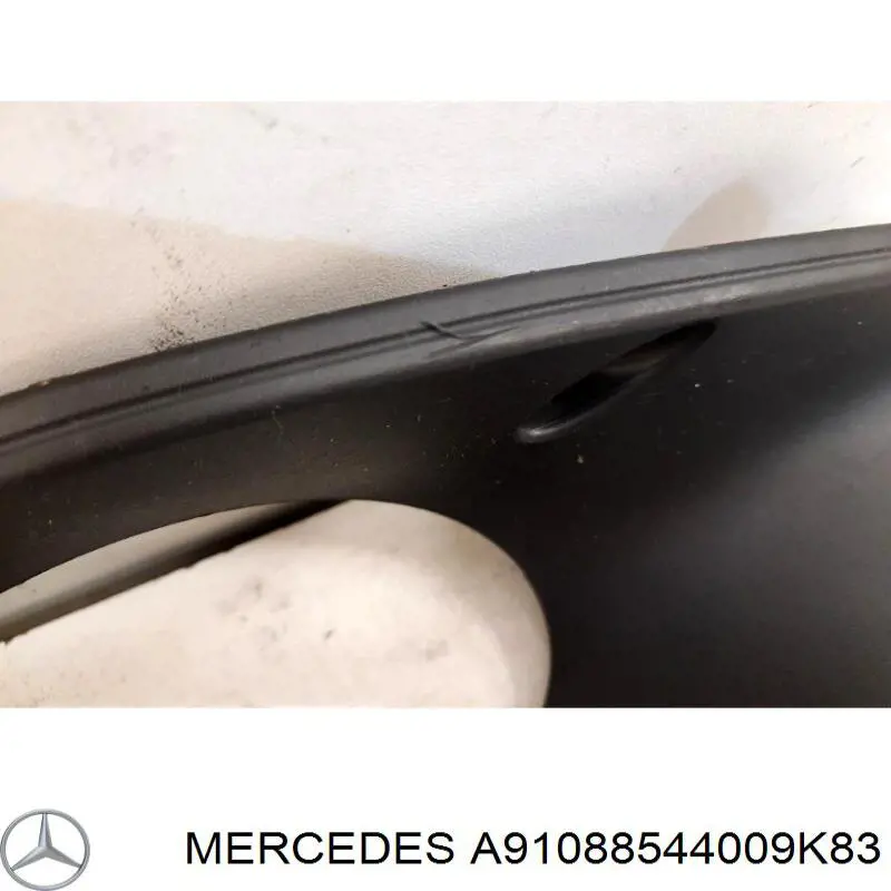 Compre A91088544009K83 Mercedes Tampão (grelha) das luzes de nevoeiro do pára-choque dianteiro direito