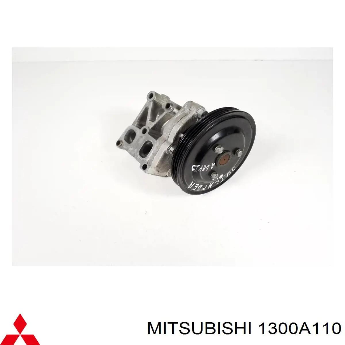 1300A110 Mitsubishi Bomba de água (bomba) de esfriamento