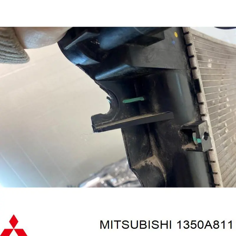 Compre 1350A807 Mitsubishi Radiador de esfriamento de motor