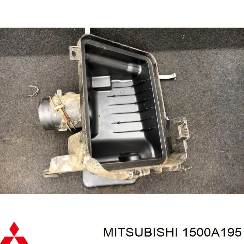 1500A195 Mitsubishi Caixa de filtro de ar, parte inferior