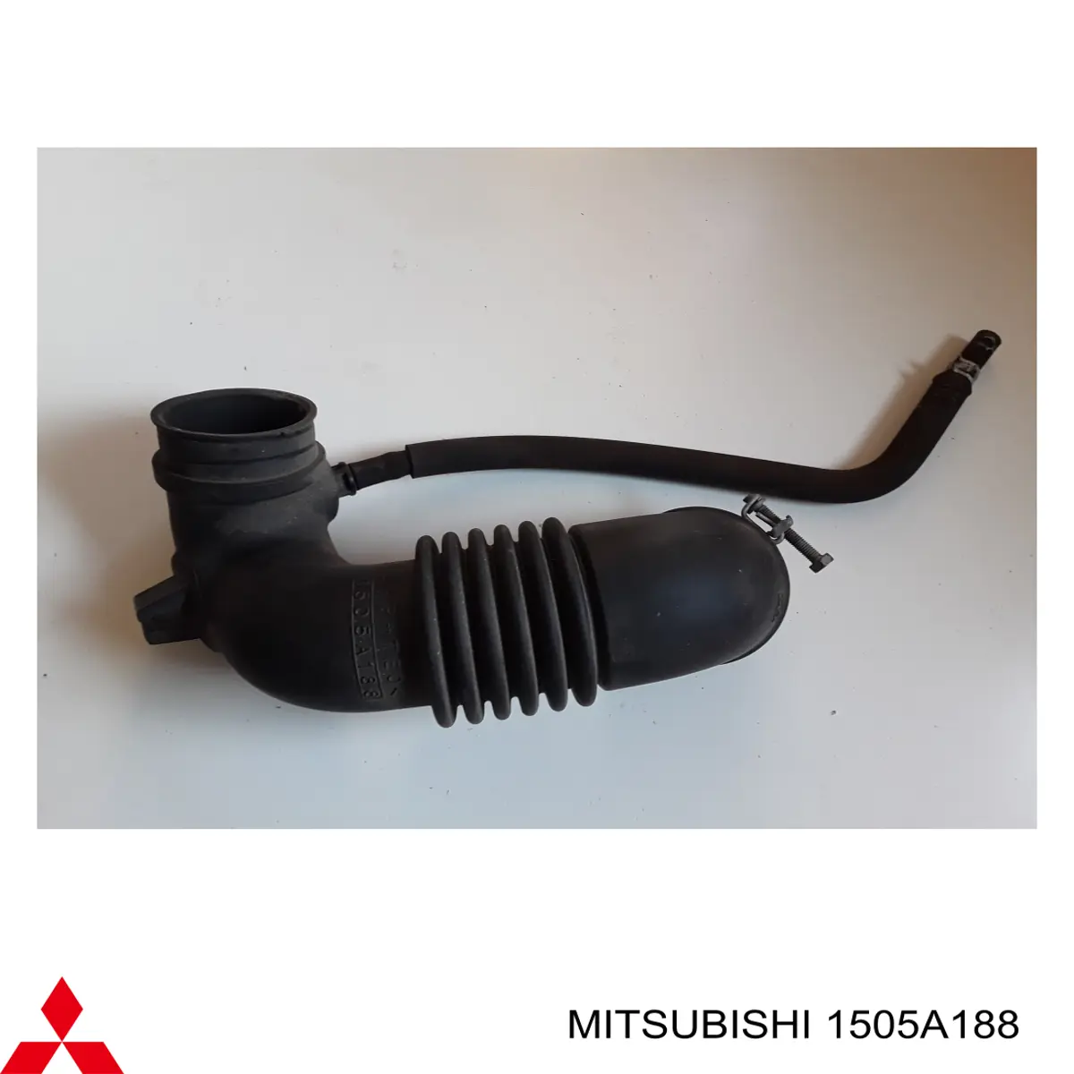 1505A188 Mitsubishi Cano derivado de ar, saída de filtro de ar