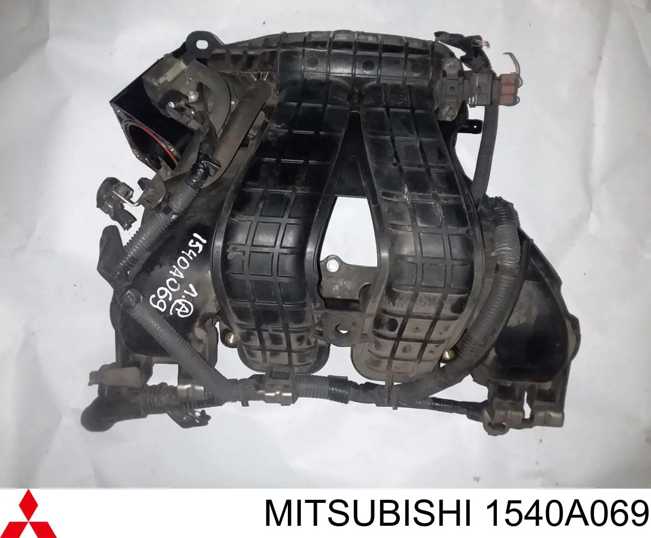 1540A069 Mitsubishi Tubo coletor de admissão