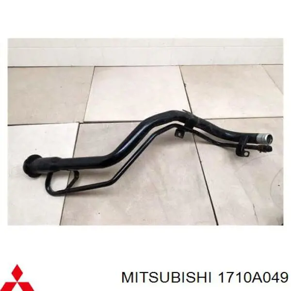 1710A049 Mitsubishi Gargalo de enchimento do tanque de combustível