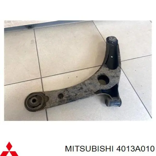 Braço oscilante inferior direito de suspensão dianteira Mitsubishi 4013A010 preço, a partir de 68,54 USD