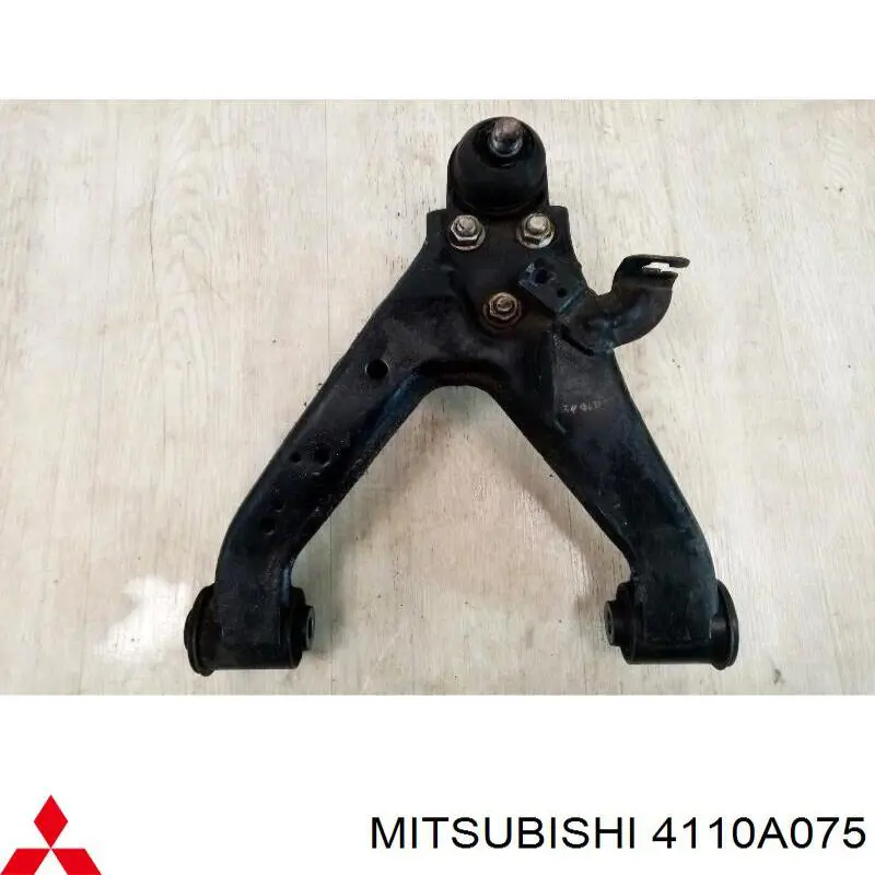 Compre 4110A075 Mitsubishi Braço oscilante superior esquerdo de suspensão traseira