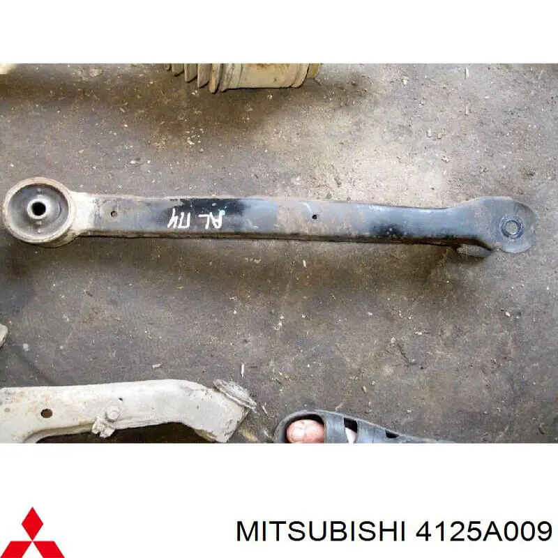 4125A009 Mitsubishi Braço oscilante (tração) longitudinal inferior esquerdo de suspensão traseira