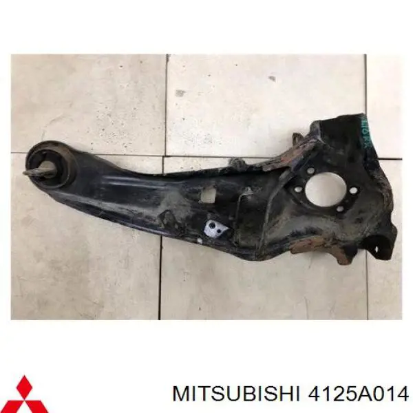 Braço oscilante (tração) longitudinal inferior direito de suspensão traseira Mitsubishi 4125A014 preço, a partir de 158,61 USD