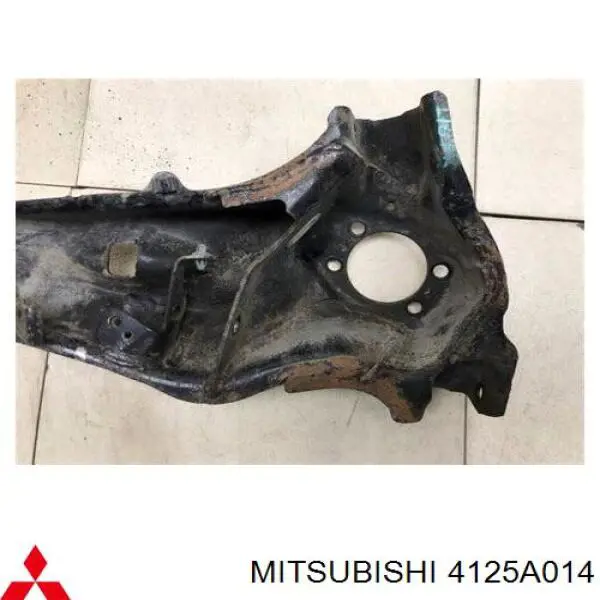 Compre 4125A014 Mitsubishi Braço oscilante (tração) longitudinal inferior direito de suspensão traseira