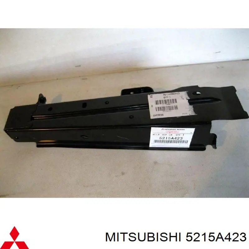 5215A423 Mitsubishi Suporte esquerdo do radiador (painel de montagem de fixação das luzes)