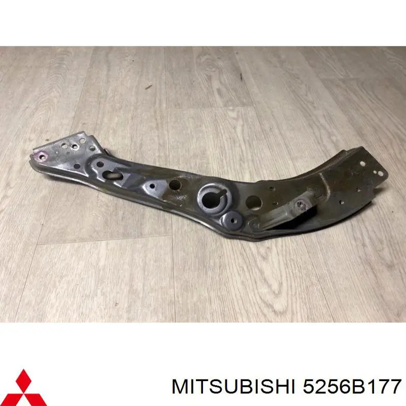 Suporte esquerdo do radiador (painel de montagem de fixação das luzes) Mitsubishi 5256B177 preço, a partir de 31,78 USD