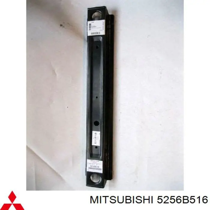 5256B516 Mitsubishi Suporte inferior do radiador (painel de montagem de fixação das luzes)