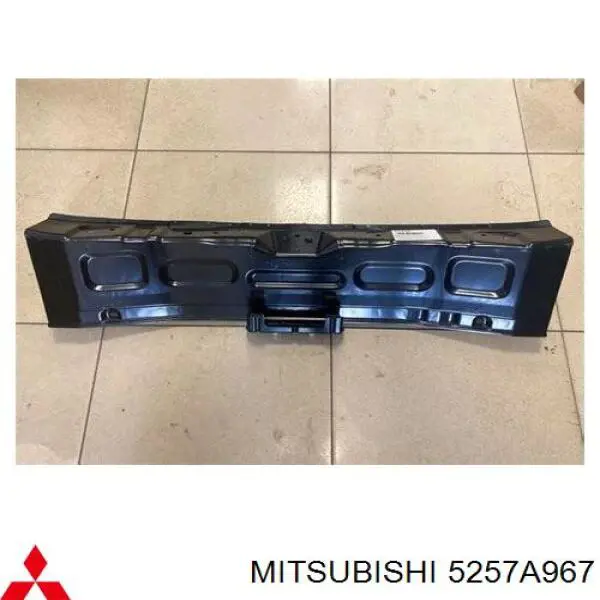 5257A967 Mitsubishi Painel traseiro da seção de bagagem