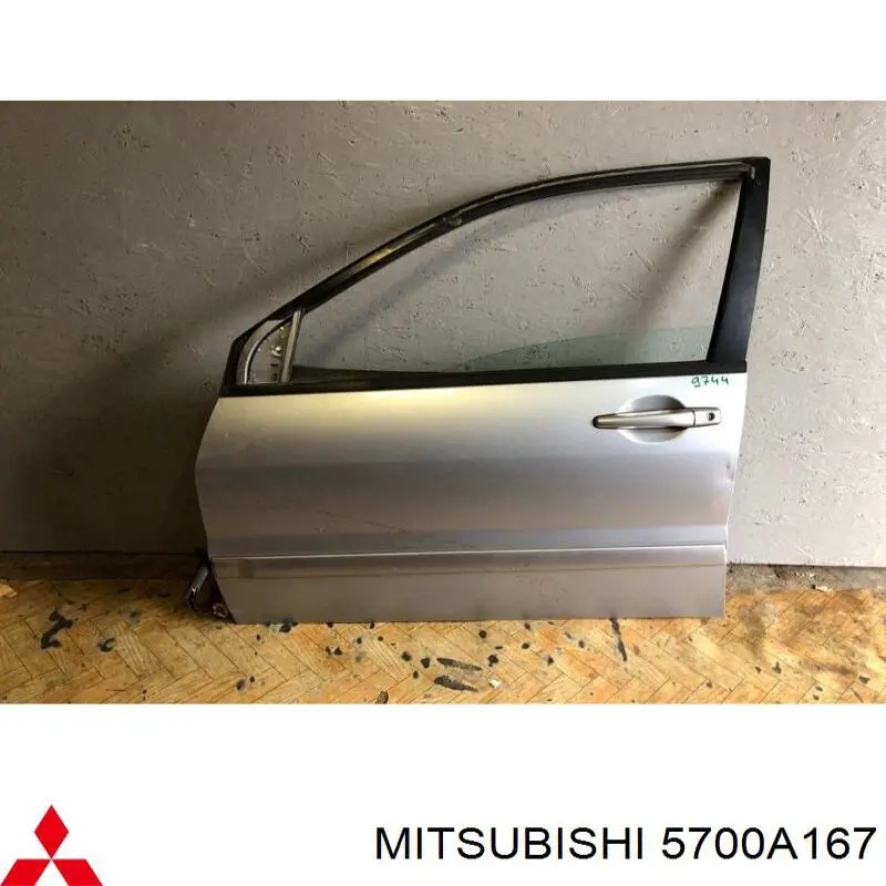 5700A167 Mitsubishi Porta dianteira esquerda