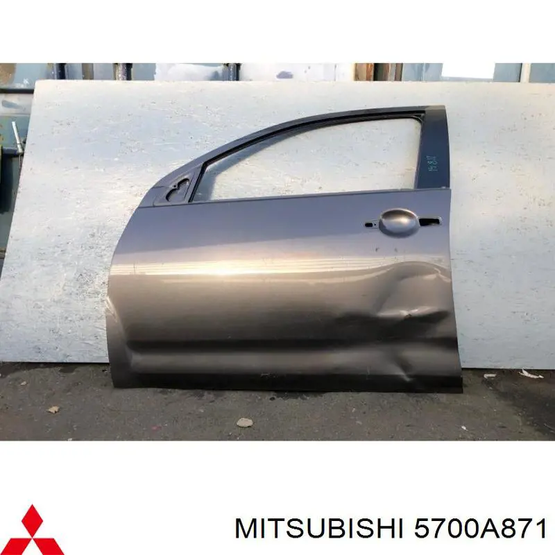5700B395 Mitsubishi Porta dianteira esquerda