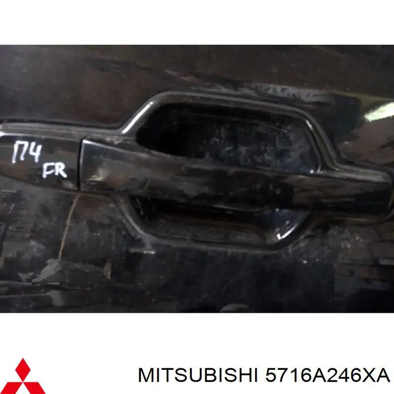 5716A246XA Mitsubishi Maçaneta dianteira direita da porta externa