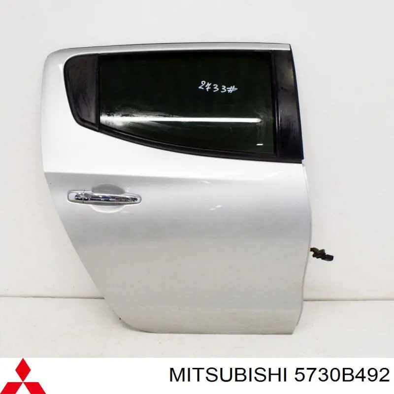 5730B492 Mitsubishi Porta traseira direita